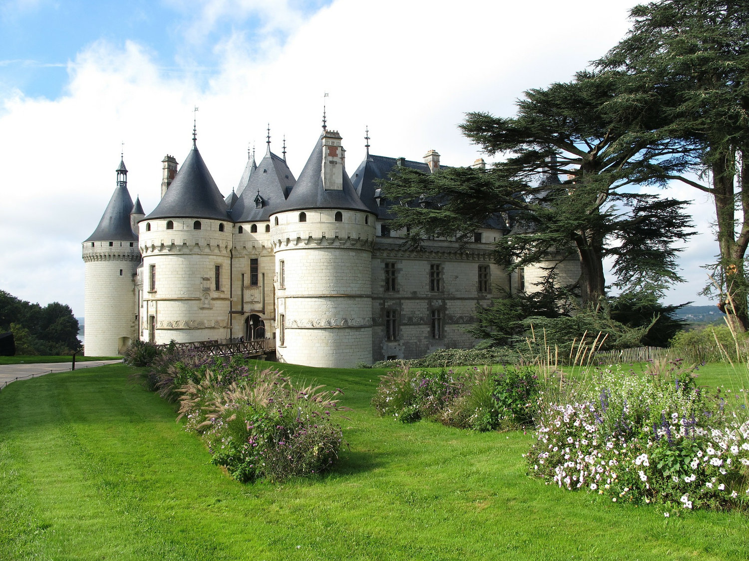 A photo of the Domain de Chaumont in France (by the Loire river)